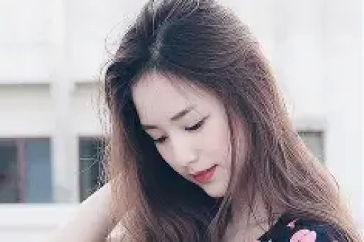当年她因败坏印小天而走红得以嫁给大导演多年过去现状如何？