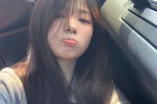 表妹李KK彻底崩了！未婚生女后掉粉百万破产沦落摆摊卖小吃