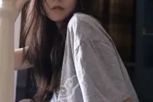 张嘉慧：从校园女孩到时尚巨星的华丽转身
